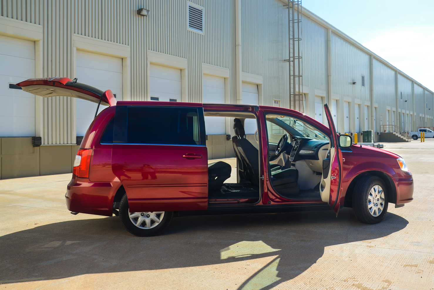 Chrysler Town & Country (Vans Familiares) • BBB Rent a Car Los Cabos