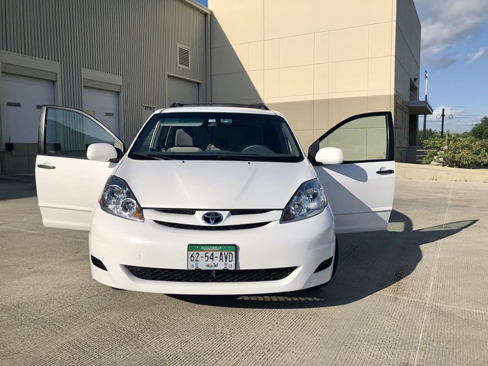 Toyota Sienna Van (8 pasajeros) BBB Rent a Car