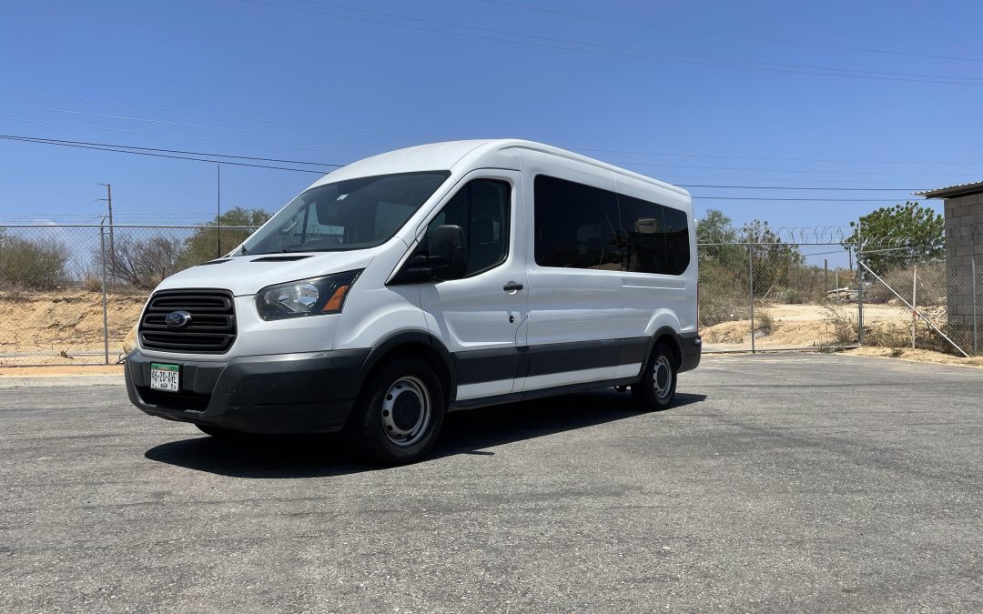 Ford Transit (15 Pasajeros)