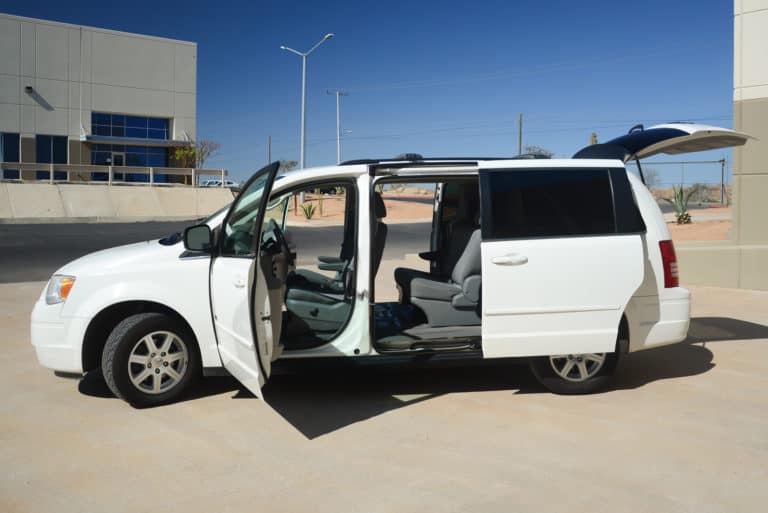 Chrysler Town & Country Vans (7 Passengers) BBB Rent a Car