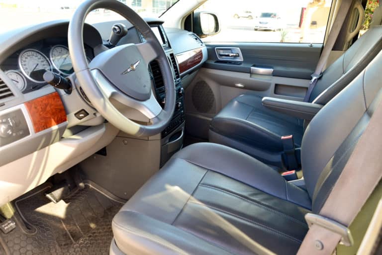 Chrysler Town & Country Vans (7 Passengers) BBB Rent a Car